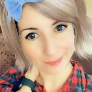 Meet your Posher, Claudia